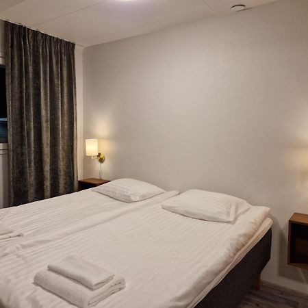 The Sleeping Bear Hotel Inari Bagian luar foto