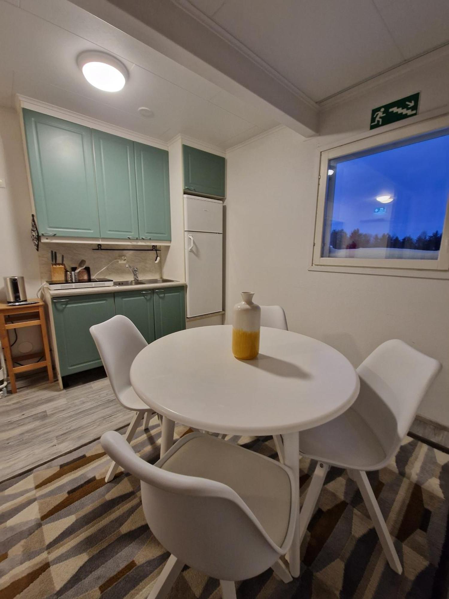 The Sleeping Bear Hotel Inari Bagian luar foto