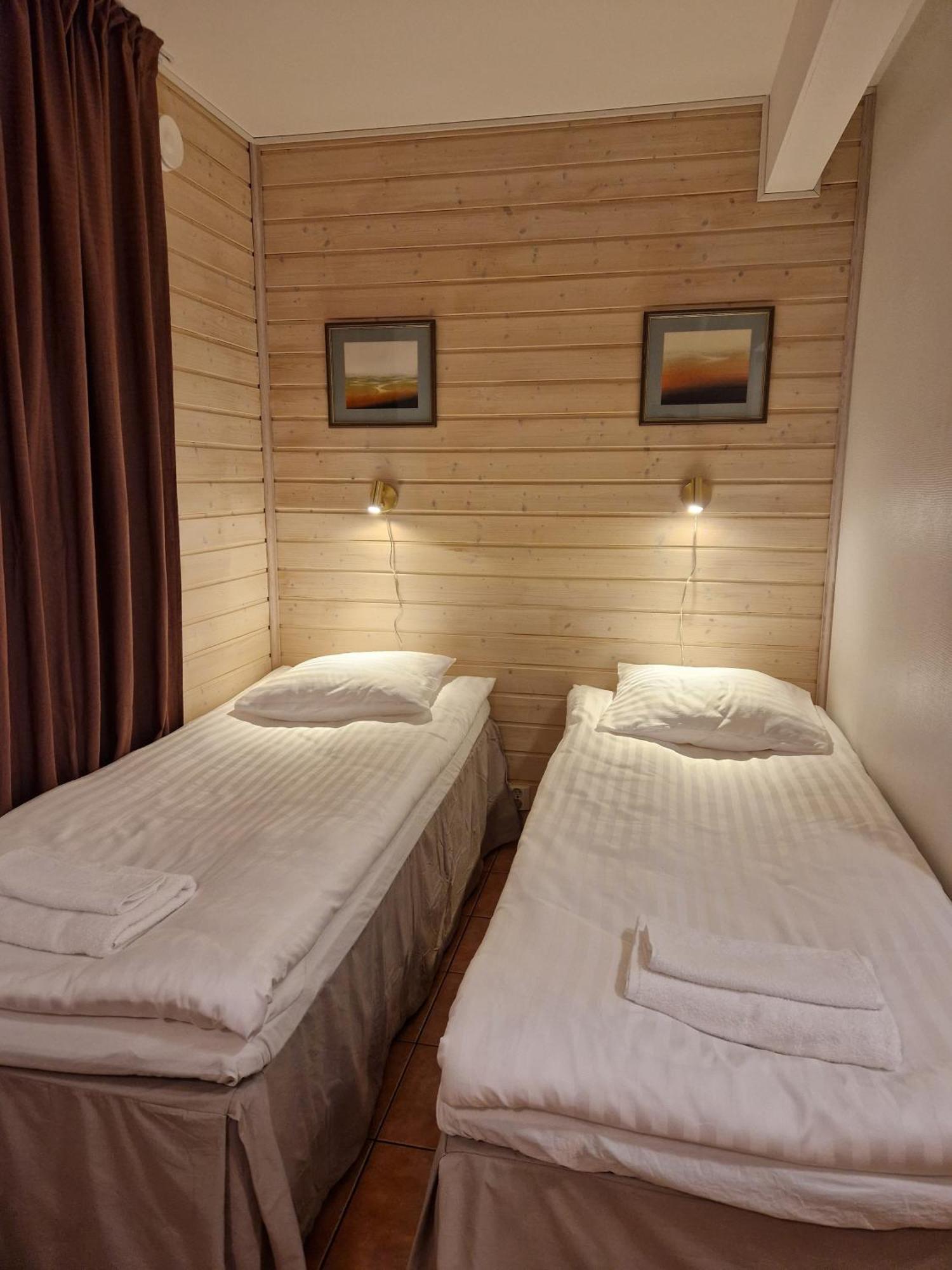 The Sleeping Bear Hotel Inari Bagian luar foto